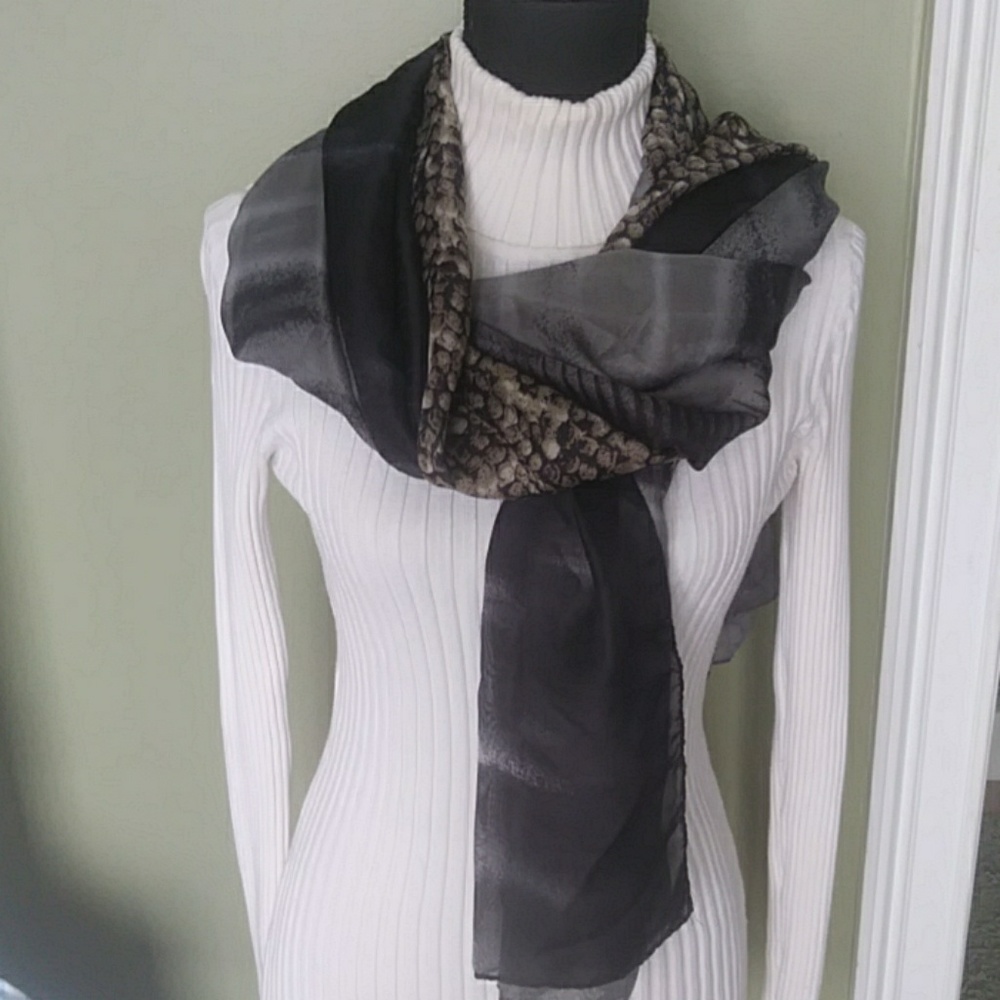 BEAUTIFUL SCARF 70" X 37' 100% VISCOSE
